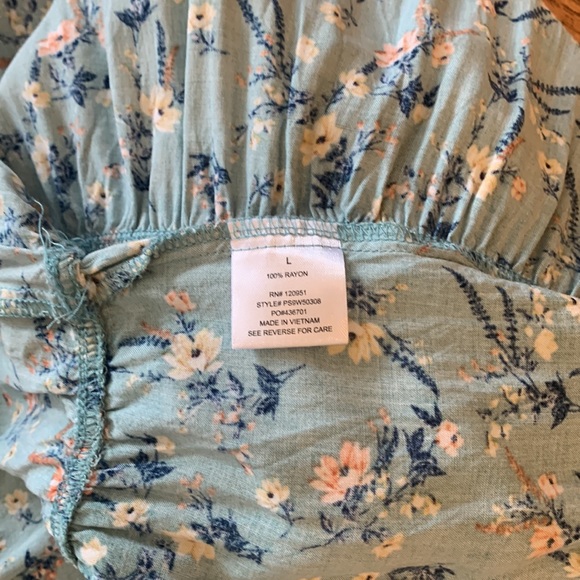 Light-Weight Pink Rose Floral Romper - Picture 7 of 7